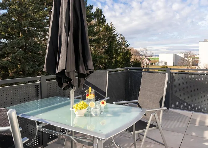 Noblenest: Terrasse - Netflix - Kaffee